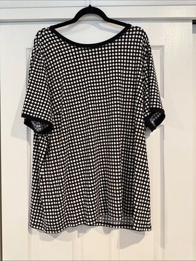 Anne Klein Black and White Polka Dot Short Sleeve Tee